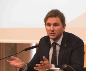 Aggressione al Tambosi, Bisesti: “Vicino a Vincenzo. Per i responsabili pagare i danni non basta, puliscano la scuola e rimettano in ordine piazza Venezia”
